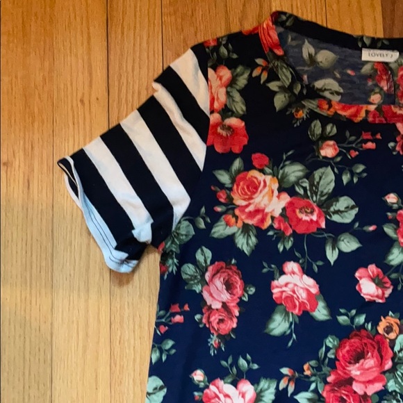 Floral and stripped tee shirt dress - Picture 2 of 3